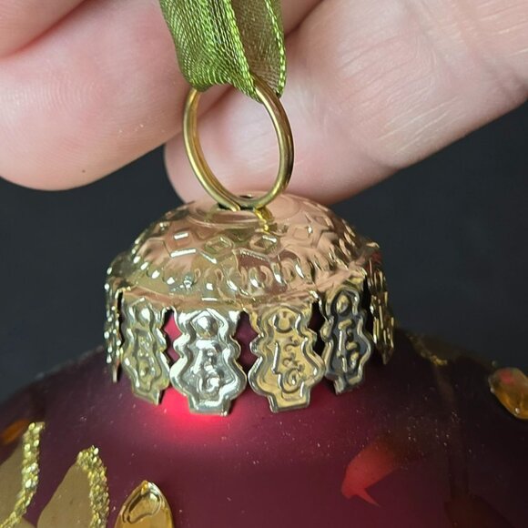 Frontgate Red Glass Christmas Ornaments Set Of 2 Gold Leaf Jeweled Design 4 Inch - Picture 5 of 8